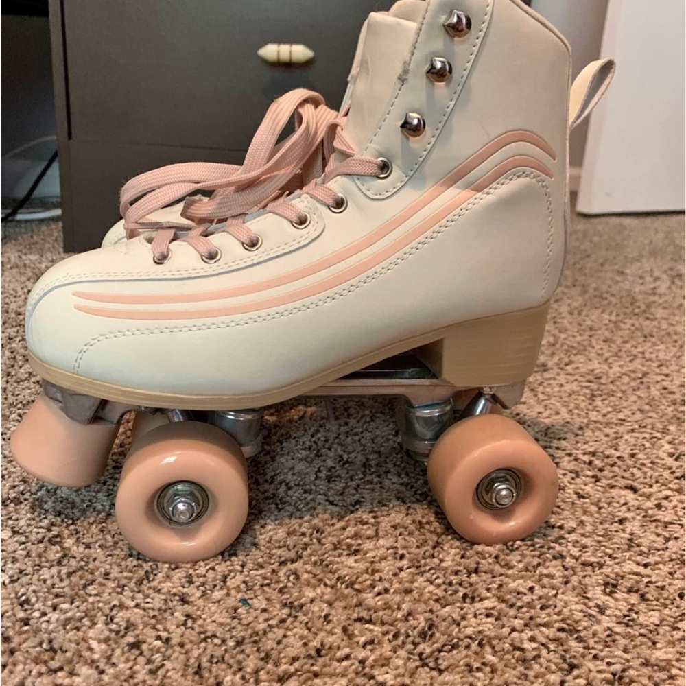 Chic Cream Roller Skates with Pink Accents